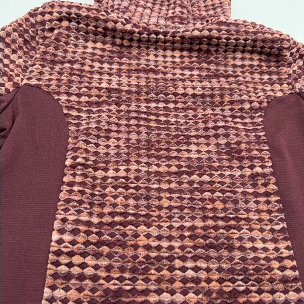 Nike‎ Pro Hyper Warm Women's Burgundy Textured Cowl Neck Pullover, Size Medium